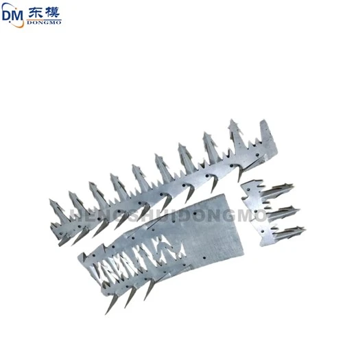 Hlau Kev Nyab Xeeb Spikes, Tiv Thaiv Netting, Nruam Stretching Thiab Stamping Tuag